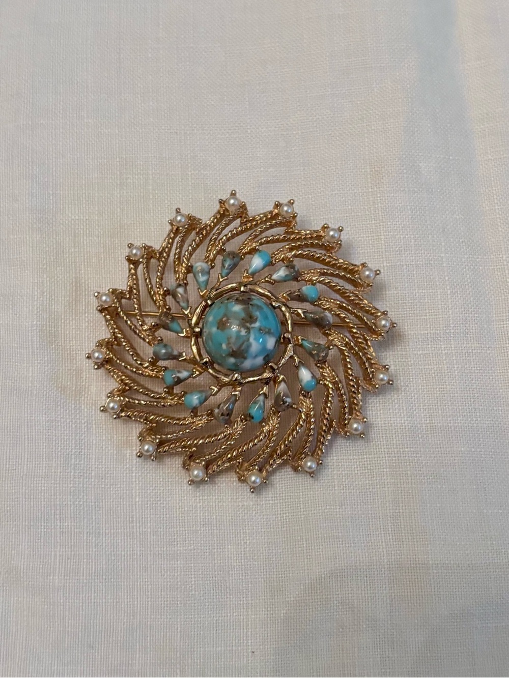 Sarah Coventry Azure Skies Vintage Gold Tone Brooch